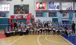 Yıldız kızlarda Hürriyet Ortaokulu şampiyon oldu