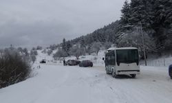 Yol buzlanma nedeniyle ulaşıma kapatıldı