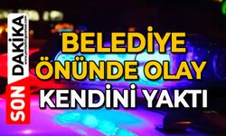 Belediye önünde olay: Kendini yaktı