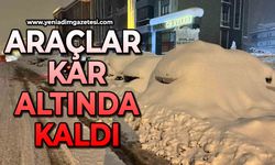 Araçlar kar altında kaldı