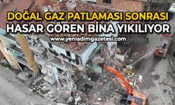 Doğal gaz patlaması sonrası hasar gören bina yıkılıyor
