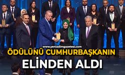 Ödülünü Cumhurbaşkanın elinden aldı