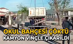 Okul bahçesi çöktü: Kamyon vinçle çıkarıldı