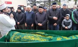 Yanan evinin önünde kedisine sarıldığı fotoğrafla tanınan Ali Meşe son yolculuğuna uğurlandı