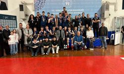 Çayırova'nın genç basketbolcuları Kocaeli ikincisi oldu