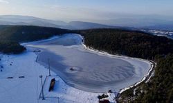 Düzce'de Topuk Yaylası Göleti buz tuttu