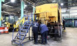 İş makinelerinin bakımı belediye atölyesinde yapılıyor