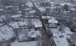 Kar yağışı tarihi konakları yeniden beyaza bürüdü