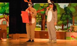 Minik öğrenciler 'Haylaz Tavşan' oyunuyla eğlendi