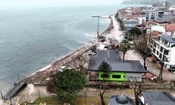 Sahilde taşkınlara karşı dalgakıran çalışması