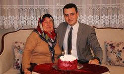 Şehit annesinin 70. doğum gününü kutladı