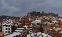 Tarihi Safranbolu evlerinde masalsı kış manzarası