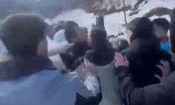 Tartışma kavgaya döndü: Baba, çocuklarının yanında darp edildi