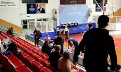 U16 basketbol maçında yumruklar havada uçuştu