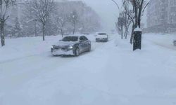 Yoğun kar yağışı: Göz gözü görmüyor