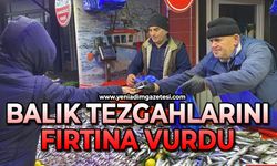 Balık tezgahlarını fırtına vurdu