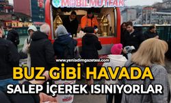 Buz gibi havada salep içerek ısınıyorlar