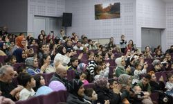 Kartepe'de çocuklar 'Karlar Diyarı' oyunuyla eğlendi