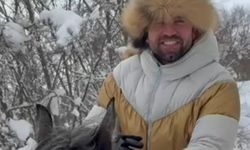 Kar üstünde dört nala at şovu