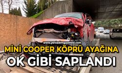 Mini Cooper köprü ayağına ok gibi saplandı