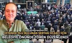 Ofisinde ölü bulunan Sertan Ocakcı için belediye önünde tören düzenlendi