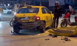Taksiye çarpan motosikletli ağır yaralandı