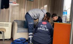 Çarptıkları yaşlı kadını taksi durağına bırakıp kaçtılar