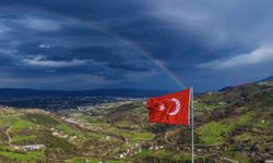 Gökkuşağı ve Türk bayrağı aynı karede buluştu