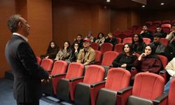 İletişim Fakültesi Dekanı Avcı, öğrencilerle buluştu