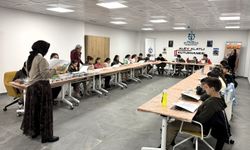 İlkokul öğrencileri elektronik atıklardan tablo yaptı