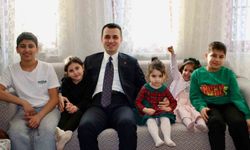 Kaymakam Alpay'dan depremzede aile ile bir araya geldi