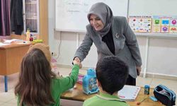 Öğrencilerle bayrak temalı derste buluştu