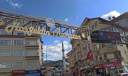 Ramazan ayının süslemelerinden olan mahyalar yandı