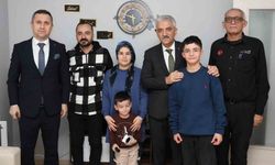 Vali Makas depremzede aile ile buluştu