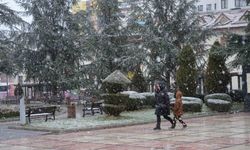 Vatandaşlar, Ramazan ayının ilk gününe kar yağışıyla uyandı