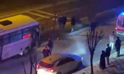 Kontrolden çıkan halk otobüsü refüje çıktı, ağaca çarparak durabildi