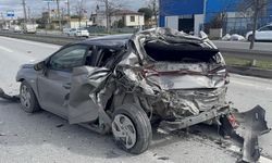 Kamyon arkadan çarptı: Araç hurdaya döndü