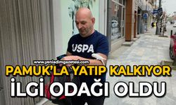Pamuk’la yatıp kalkıyor:  İlgi odağı oldu
