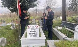 Jandarma şehit ailesini ve kabrini ziyaret etti