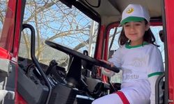 Minik öğrenciler ilk kez itfaiye aracına bindiler