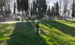 Bayram öncesi mezarlıklarda temizlik çalışması