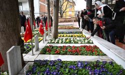 Bayramda şehitliklerde dualar edildi