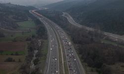Bolu'da tatilcilerin dönüş yoğunluğu: Kilometrelerce araç kuyruğu oluştu
