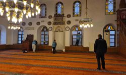 Camiler kadın hükümlüler tarafından temizleniyor