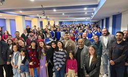 Dünya Tiyatrolar Günü'nde 'Plastik Rüyalar' sahnelendi