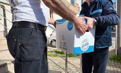 İhtiyaç sahibi ailelere gıda kolisi dağıtılıyor