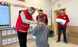 Kastamonu'da 6 bin 400 öğrencinin yüzü bayramlık kıyafetle güldürüldü