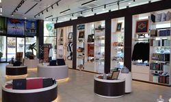 Özgü ürünler Hatıra Mağazası'nda