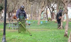 Park ve yürüyüş yollarında bahar temizliği çalışması