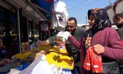 Pazar tezgahları bayram şekerleriyle renklendi